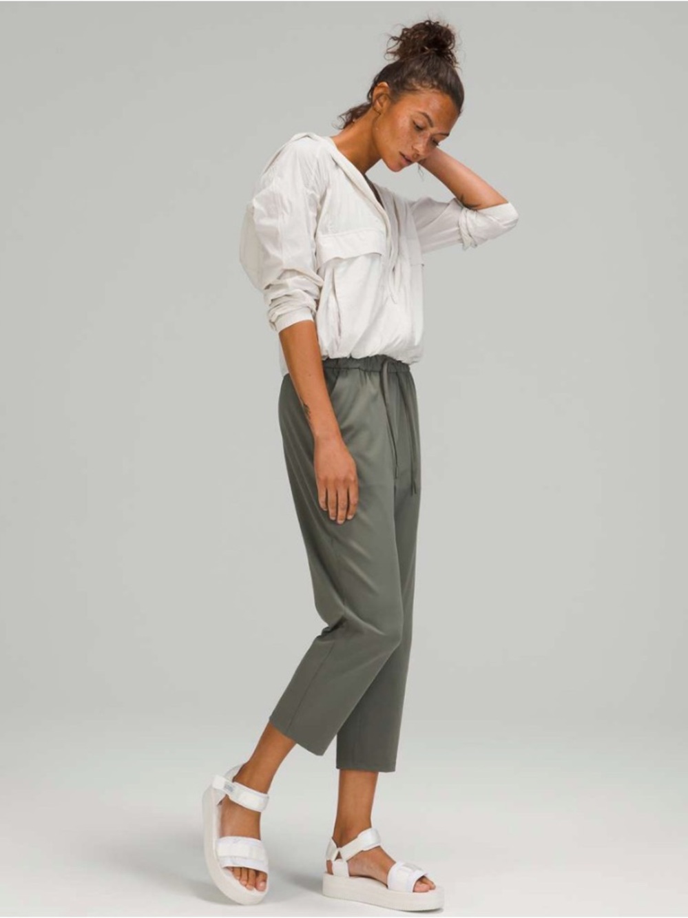 Lululemon Stretch High Rise Crop 23" size 6. Great condition!